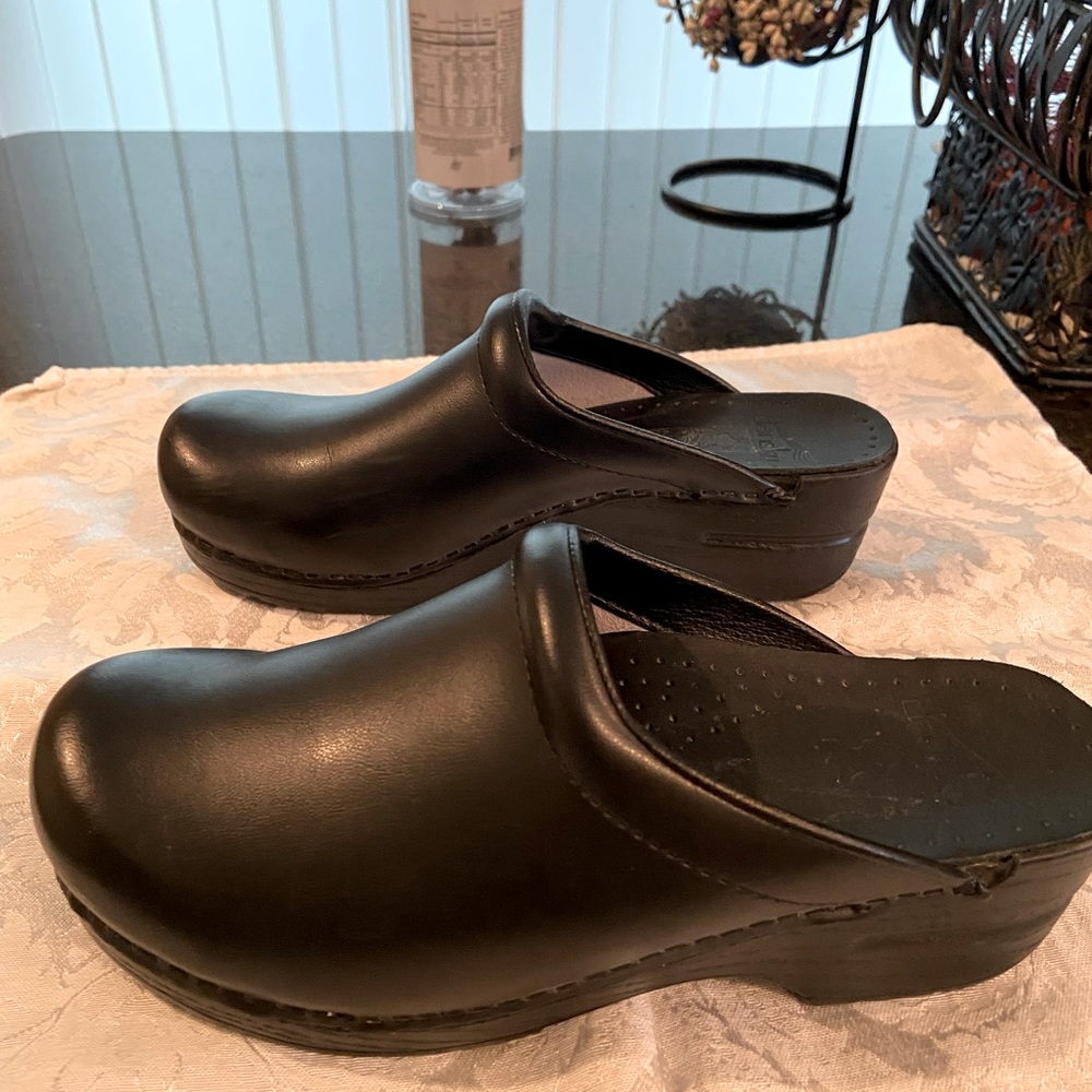 Brand new never worn dansko black clogs size 8